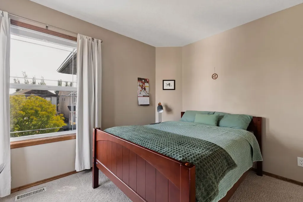 36 Cranfield Manor SE Calgary AB T3M 1K6