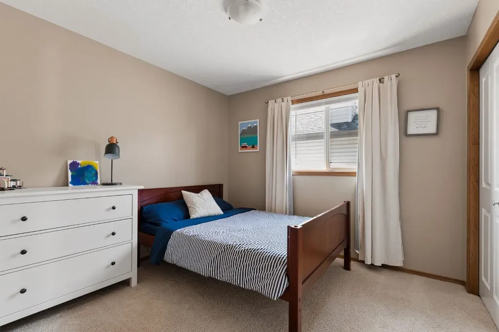 36 Cranfield Manor SE Calgary AB T3M 1K6