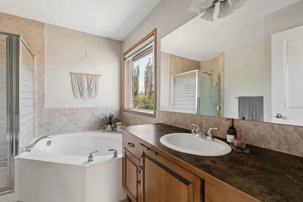 36 Cranfield Manor SE Calgary AB T3M 1K6