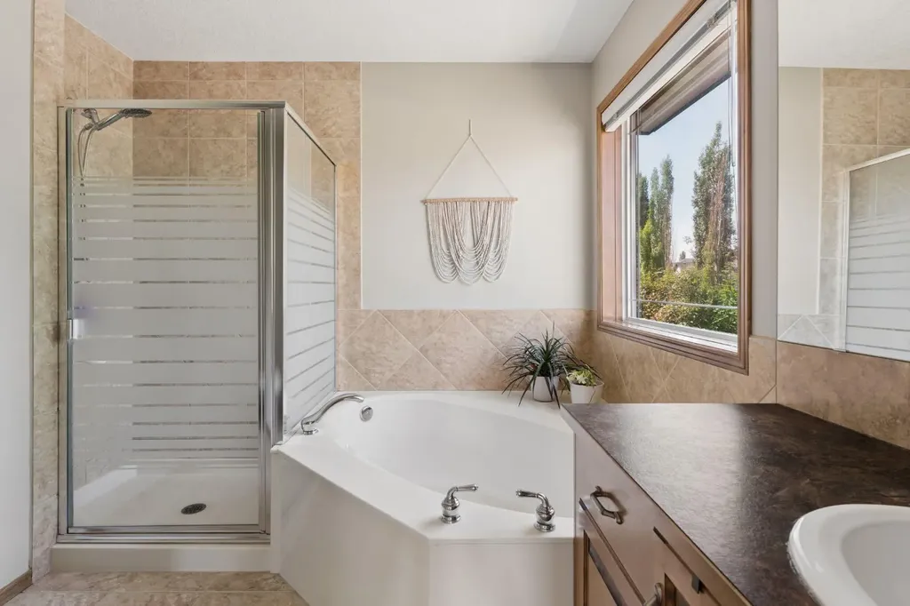36 Cranfield Manor SE Calgary AB T3M 1K6