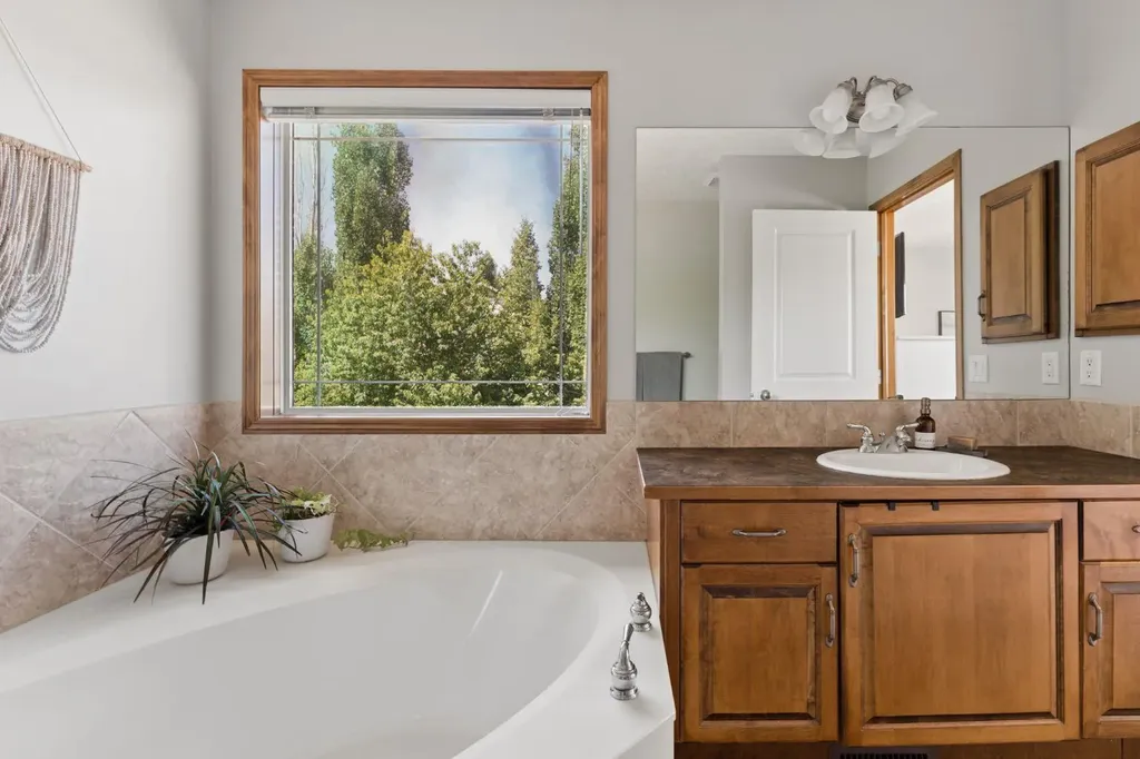 36 Cranfield Manor SE Calgary AB T3M 1K6