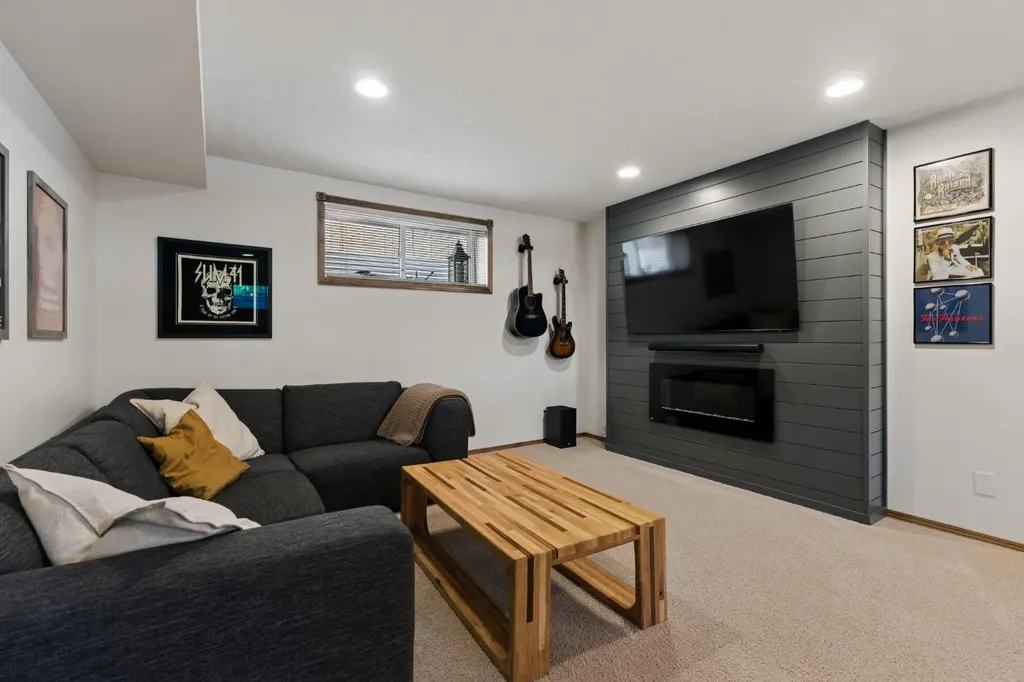 36 Cranfield Manor SE Calgary AB T3M 1K6