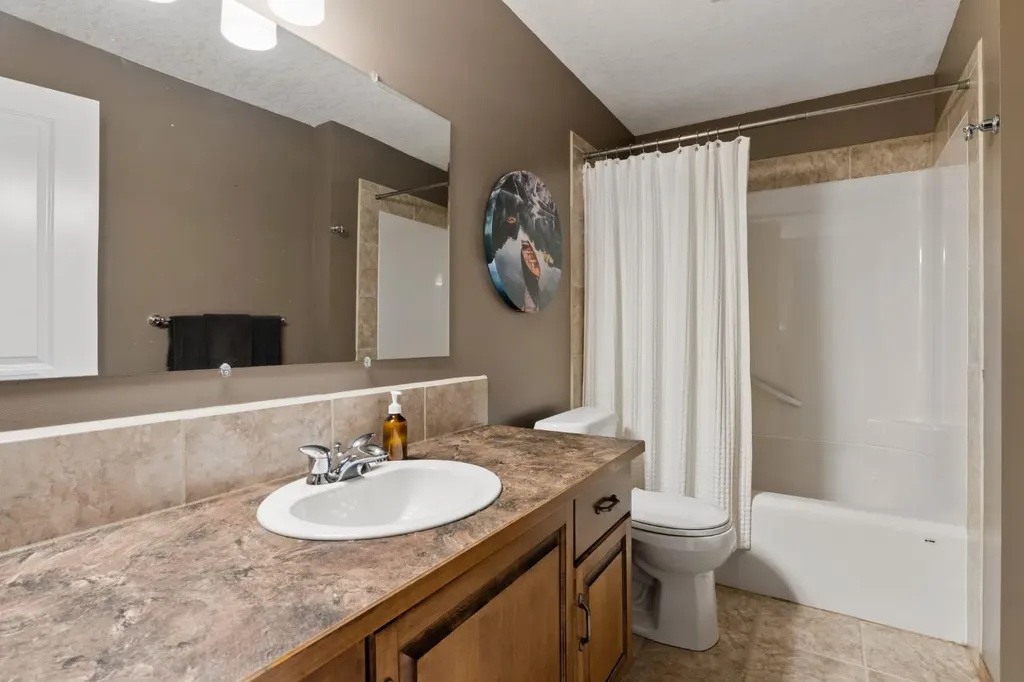 36 Cranfield Manor SE Calgary AB T3M 1K6