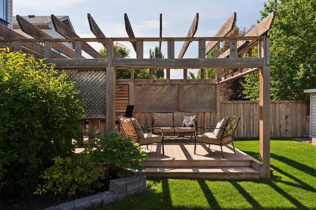 36 Cranfield Manor SE Calgary AB T3M 1K6
