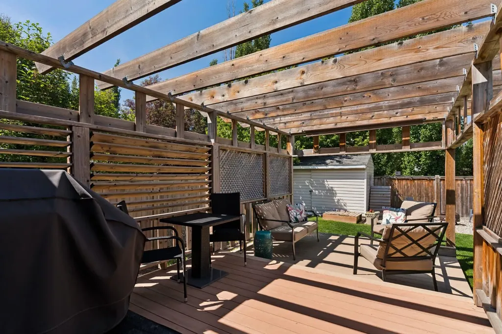 36 Cranfield Manor SE Calgary AB T3M 1K6