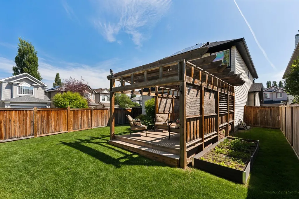 36 Cranfield Manor SE Calgary AB T3M 1K6