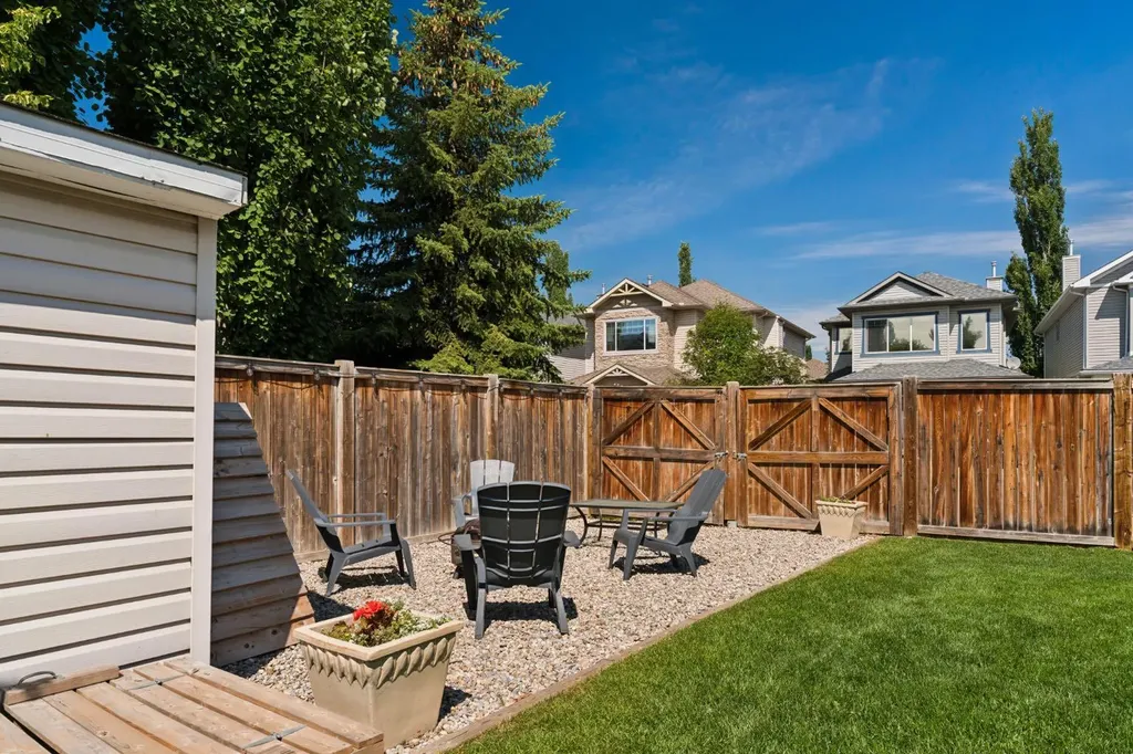 36 Cranfield Manor SE Calgary AB T3M 1K6