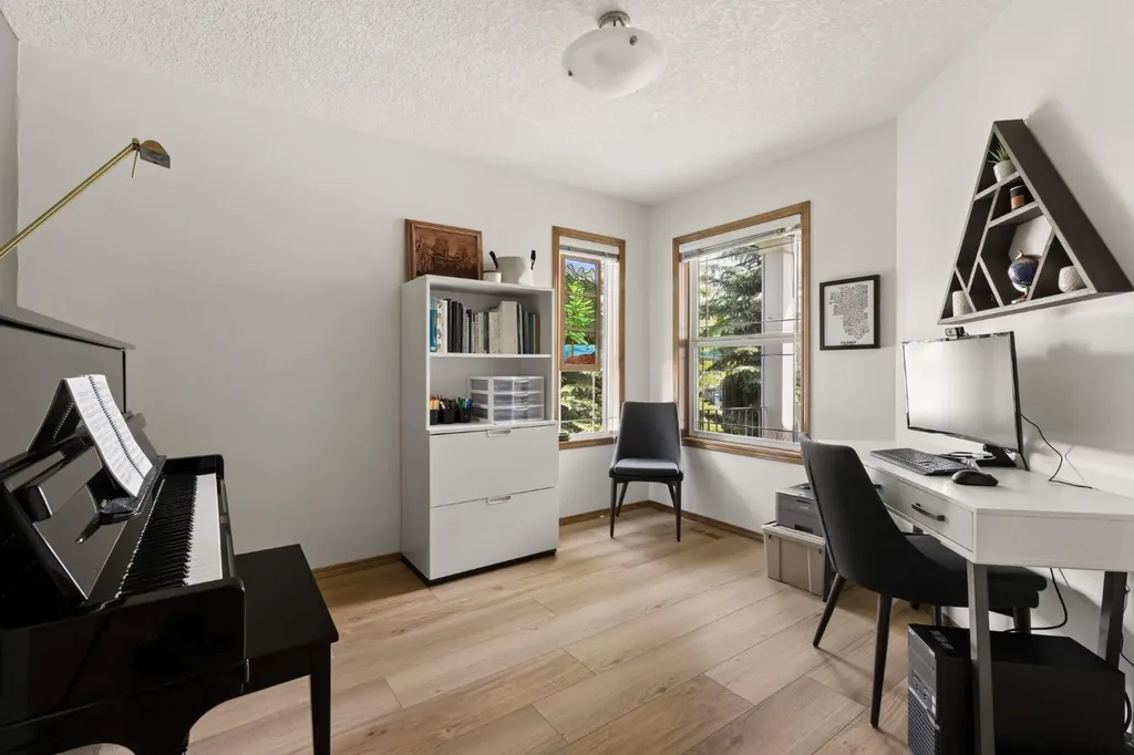 36 Cranfield Manor SE Calgary AB T3M 1K6