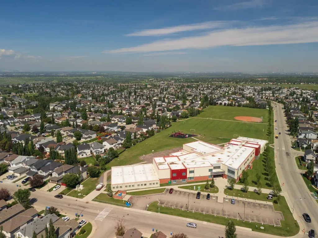 36 Cranfield Manor SE Calgary AB T3M 1K6