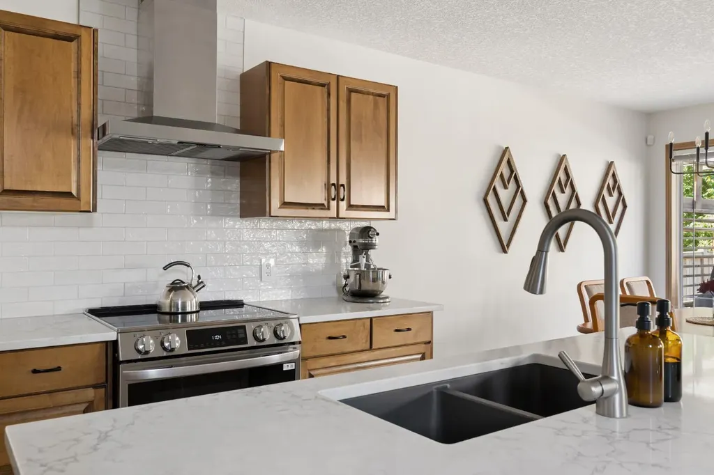 36 Cranfield Manor SE Calgary AB T3M 1K6