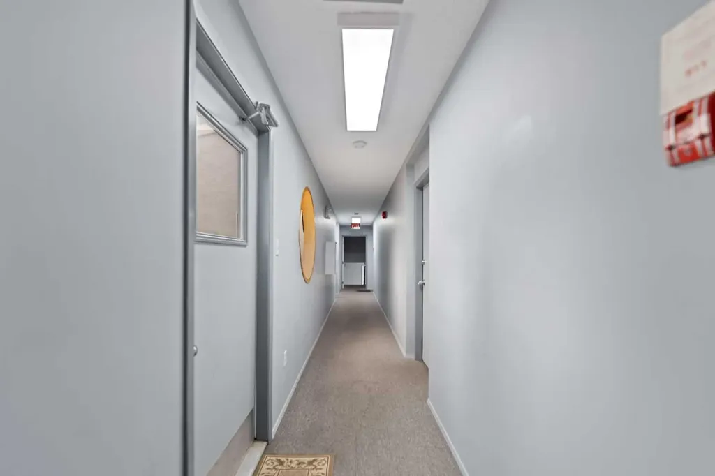 2312 1 Street NW Calgary AB T2M2T8
