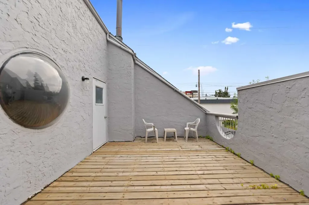 2312 1 Street NW Calgary AB T2M2T8