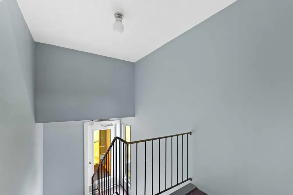 2312 1 Street NW Calgary AB T2M2T8