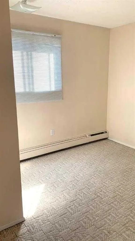 2312 1 Street NW Calgary AB T2M2T8