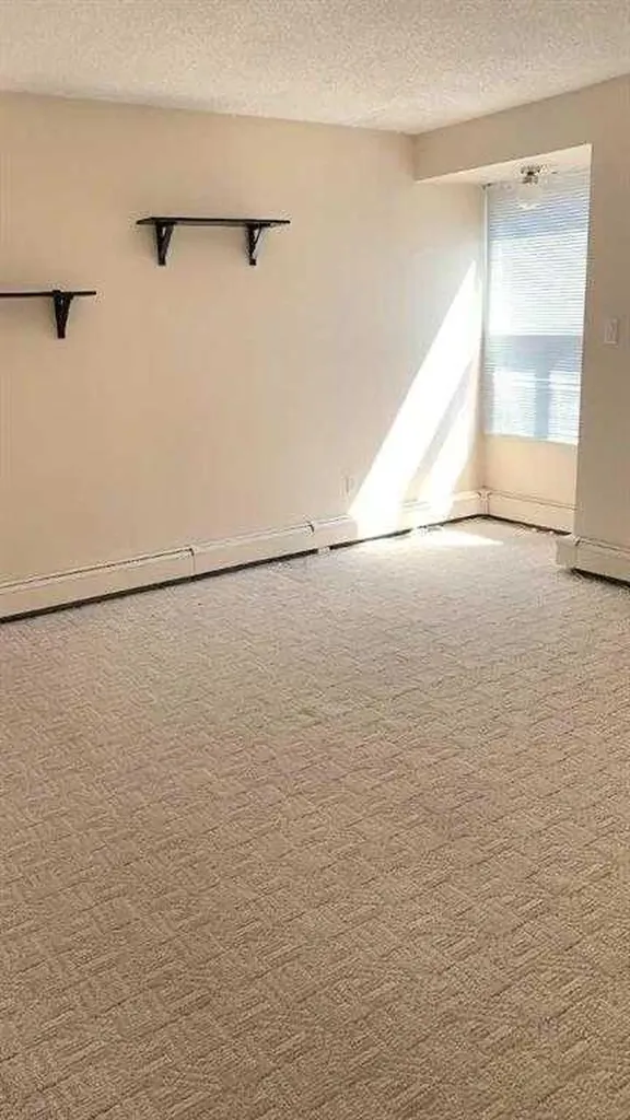 2312 1 Street NW Calgary AB T2M2T8