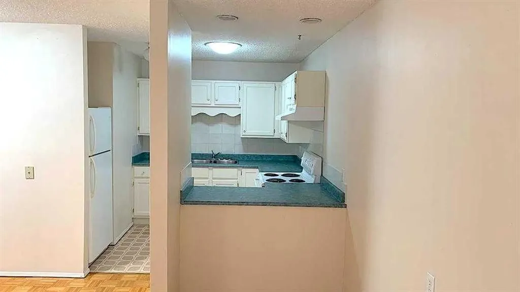 2312 1 Street NW Calgary AB T2M2T8