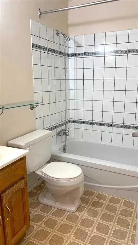 2312 1 Street NW Calgary AB T2M2T8