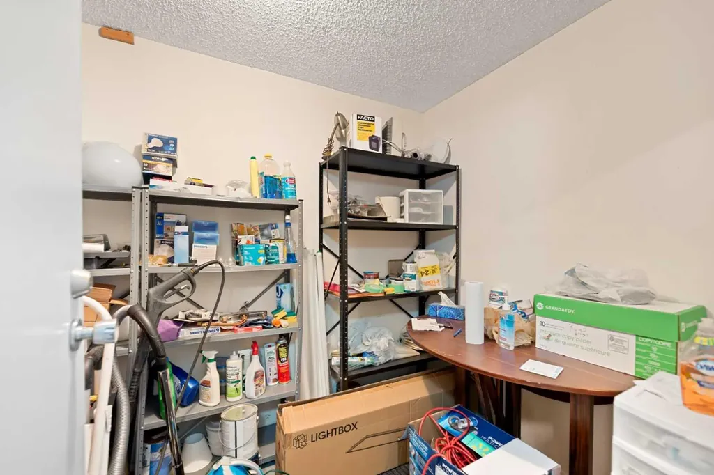 2312 1 Street NW Calgary AB T2M2T8