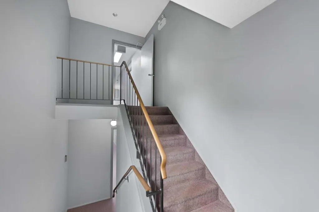 2312 1 Street NW Calgary AB T2M2T8