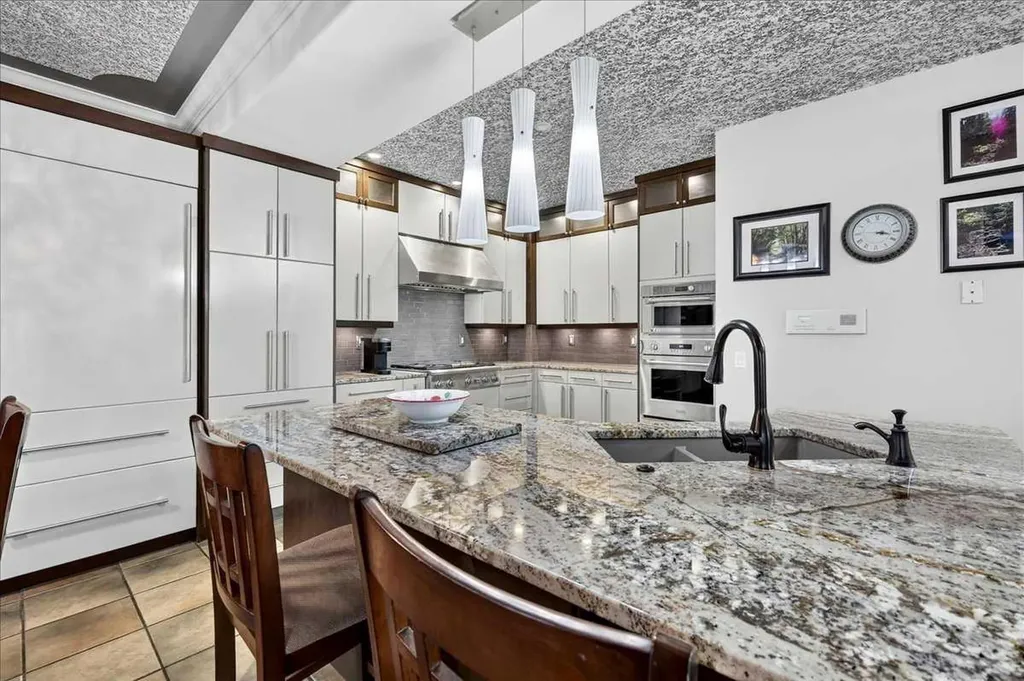 100 Signature Way SW Calgary AB T3H 2W6