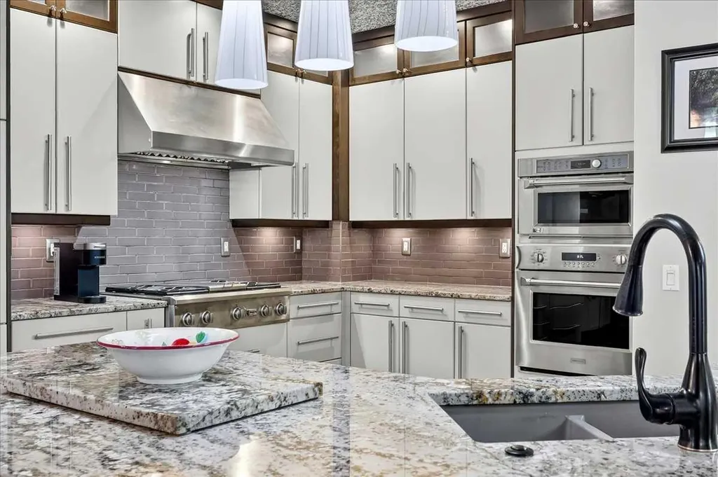 100 Signature Way SW Calgary AB T3H 2W6