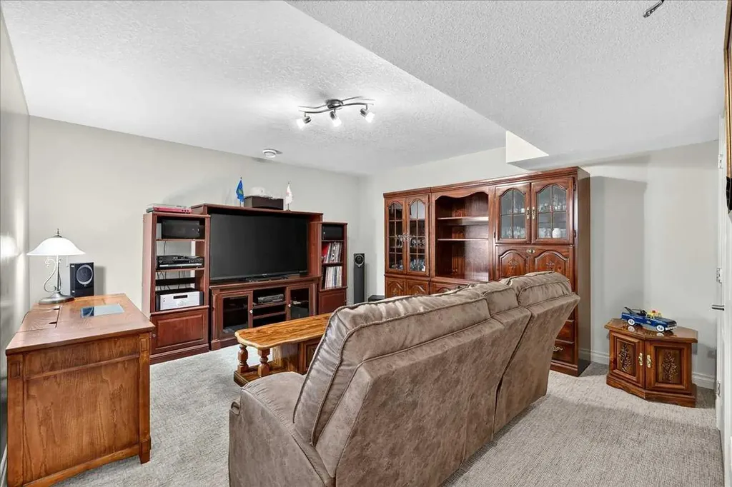 100 Signature Way SW Calgary AB T3H 2W6