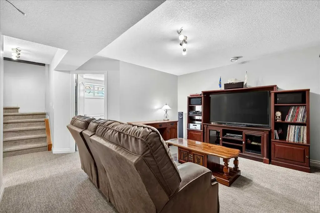 100 Signature Way SW Calgary AB T3H 2W6