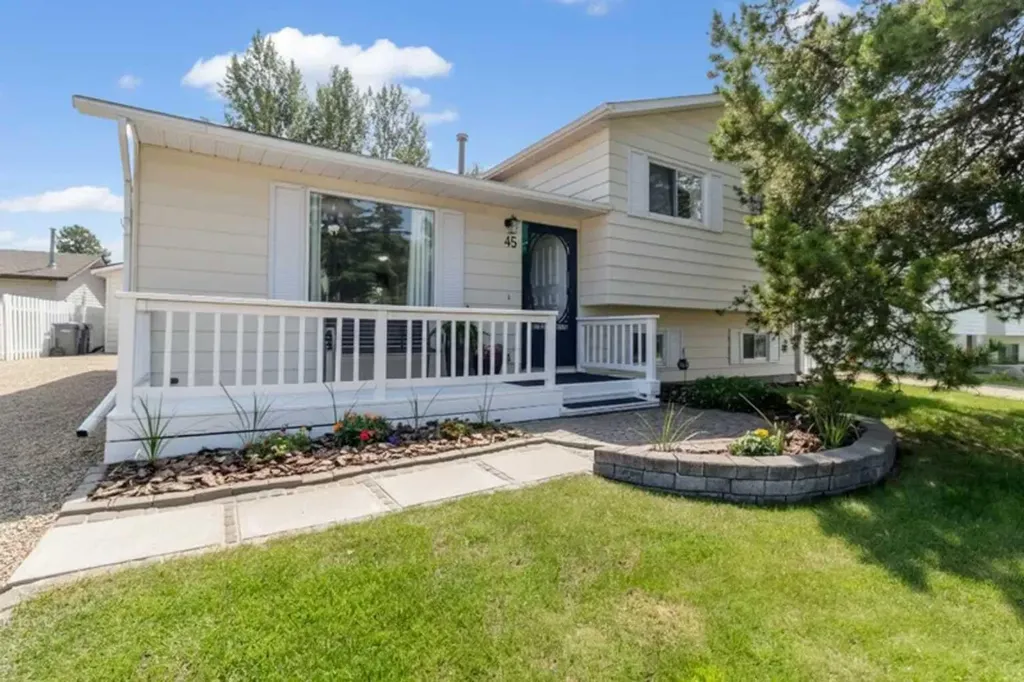 45 Sylvan Drive Sylvan Lake AB T4S 1J6