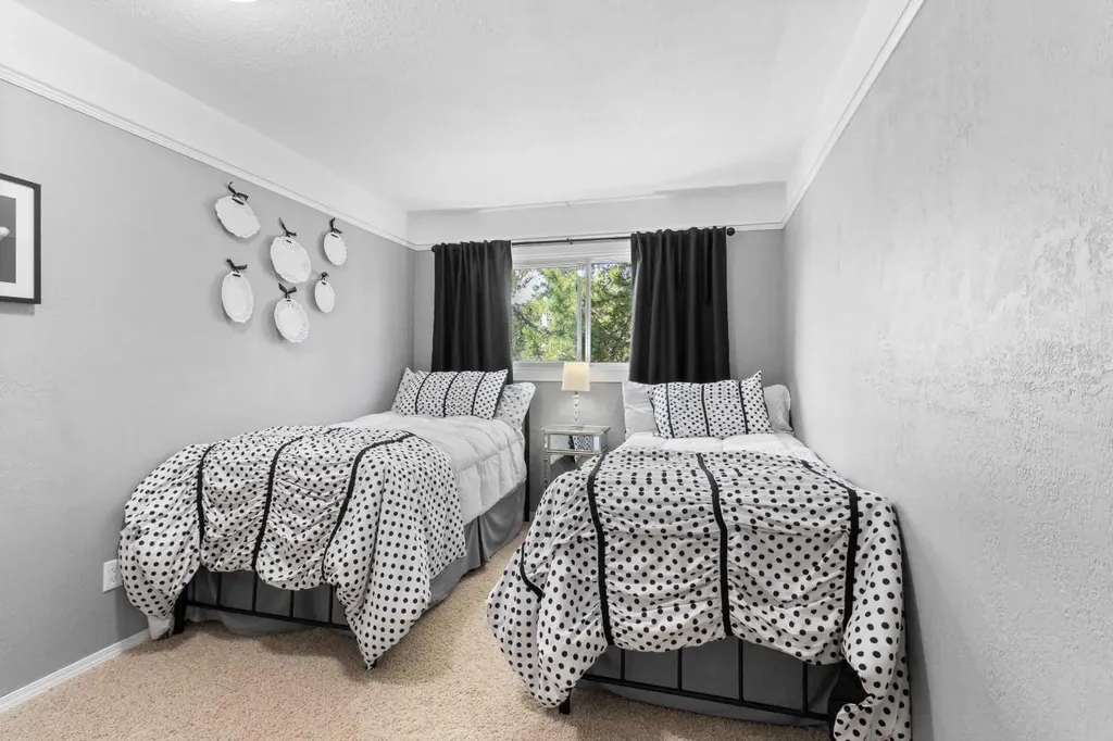 45 Sylvan Drive Sylvan Lake AB T4S 1J6
