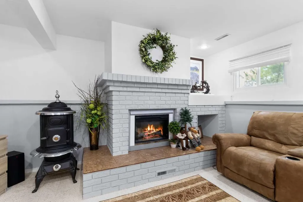 45 Sylvan Drive Sylvan Lake AB T4S 1J6