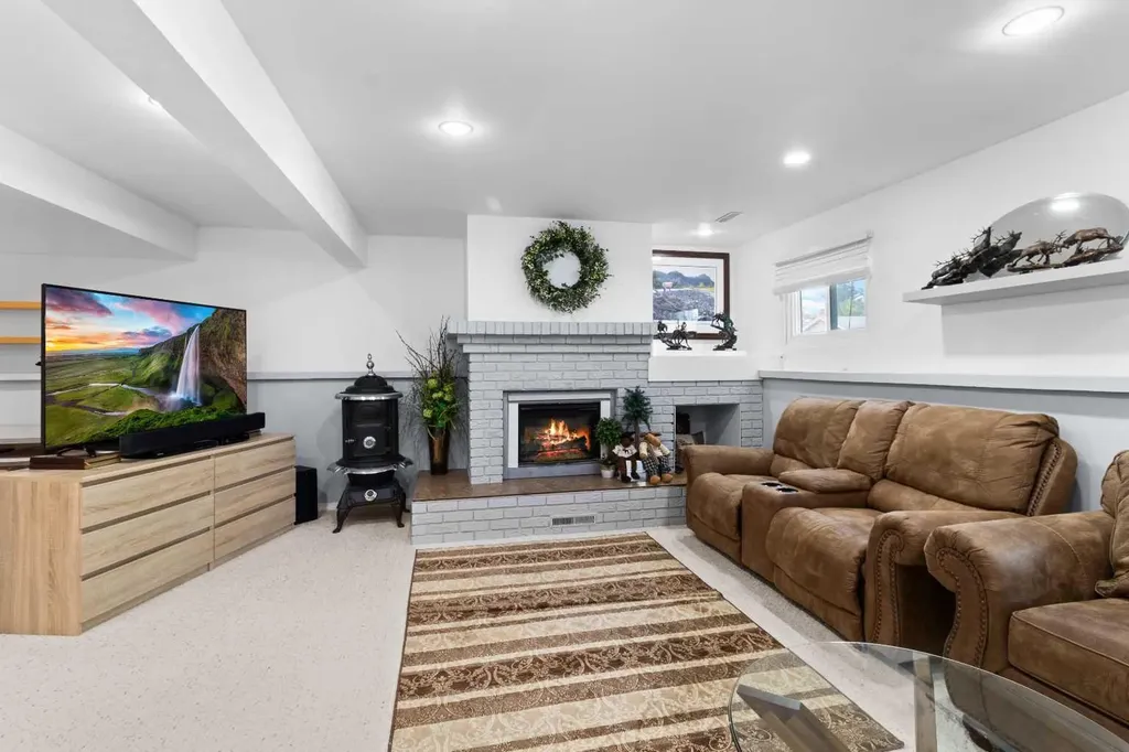 45 Sylvan Drive Sylvan Lake AB T4S 1J6