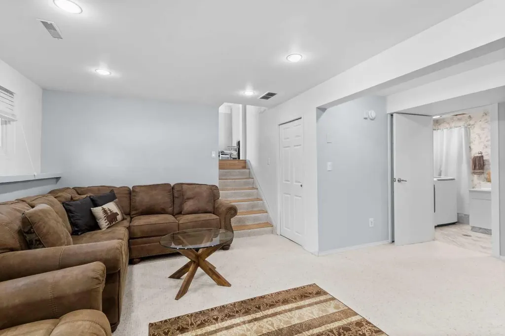 45 Sylvan Drive Sylvan Lake AB T4S 1J6