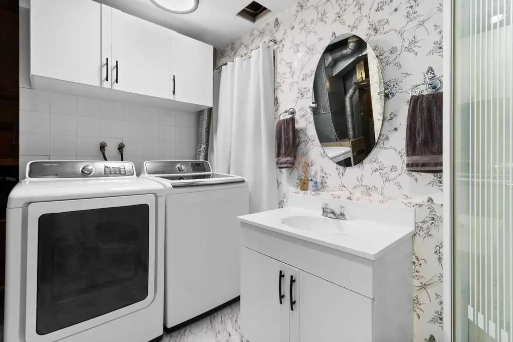 45 Sylvan Drive Sylvan Lake AB T4S 1J6