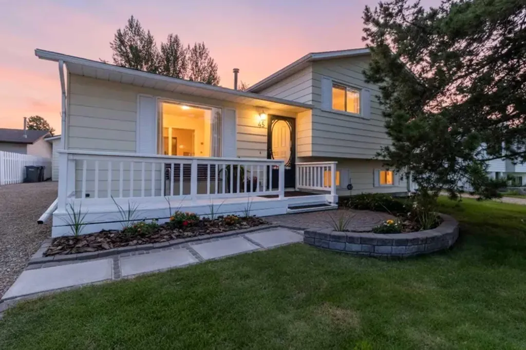 45 Sylvan Drive Sylvan Lake AB T4S 1J6