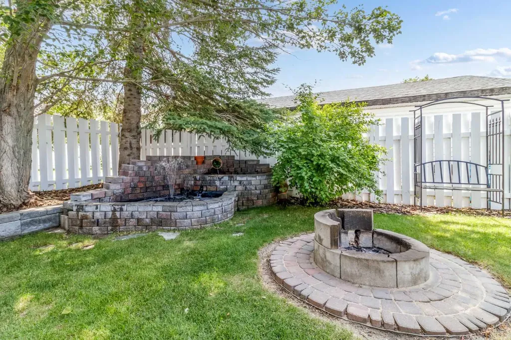 45 Sylvan Drive Sylvan Lake AB T4S 1J6