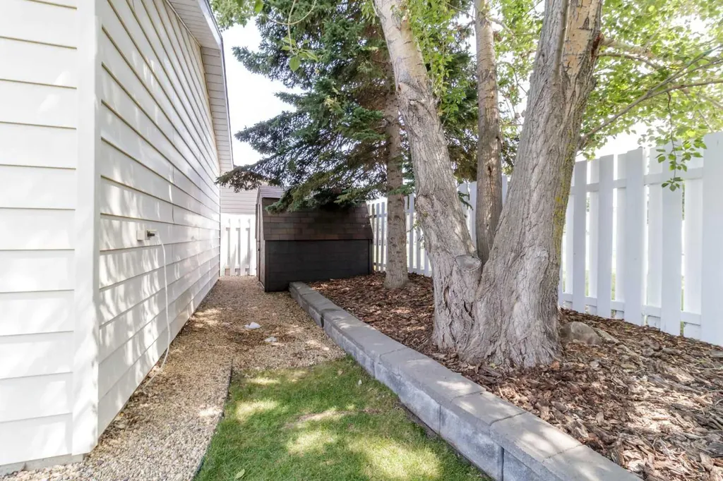 45 Sylvan Drive Sylvan Lake AB T4S 1J6