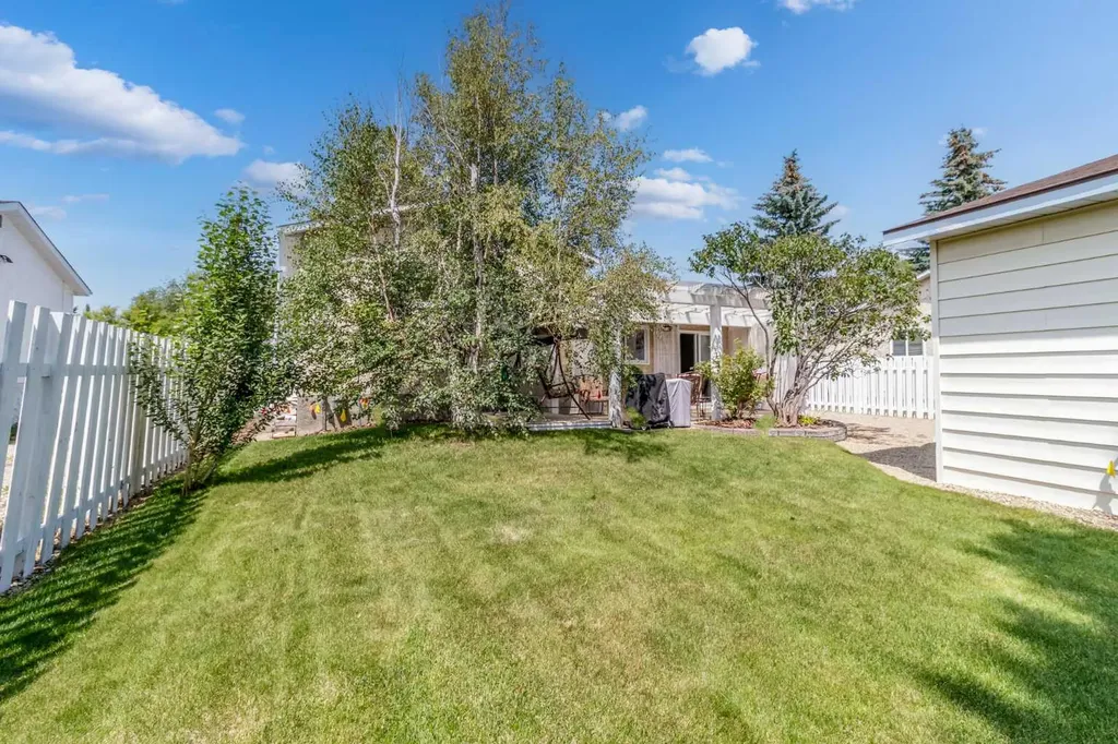 45 Sylvan Drive Sylvan Lake AB T4S 1J6