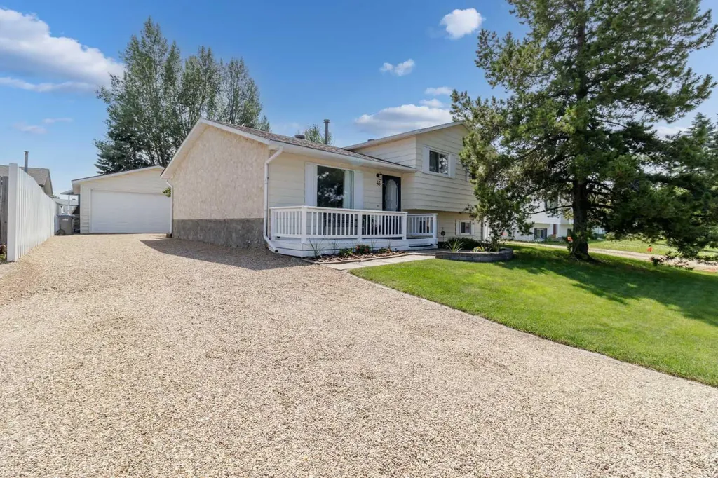 45 Sylvan Drive Sylvan Lake AB T4S 1J6