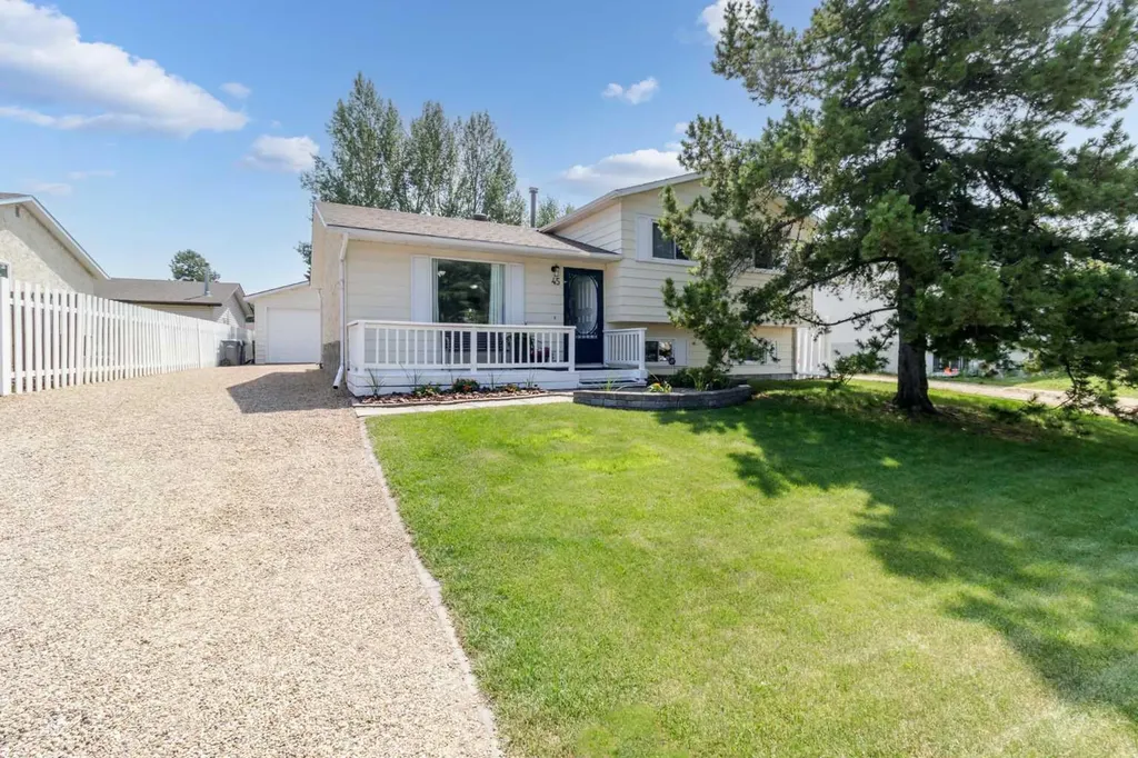 45 Sylvan Drive Sylvan Lake AB T4S 1J6