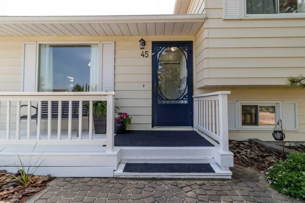 45 Sylvan Drive Sylvan Lake AB T4S 1J6