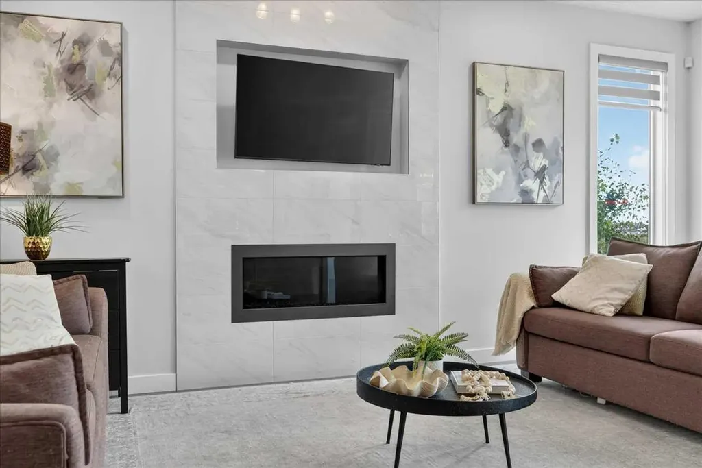 546 Sherwood Boulevard NW Calgary AB T3R 0R7