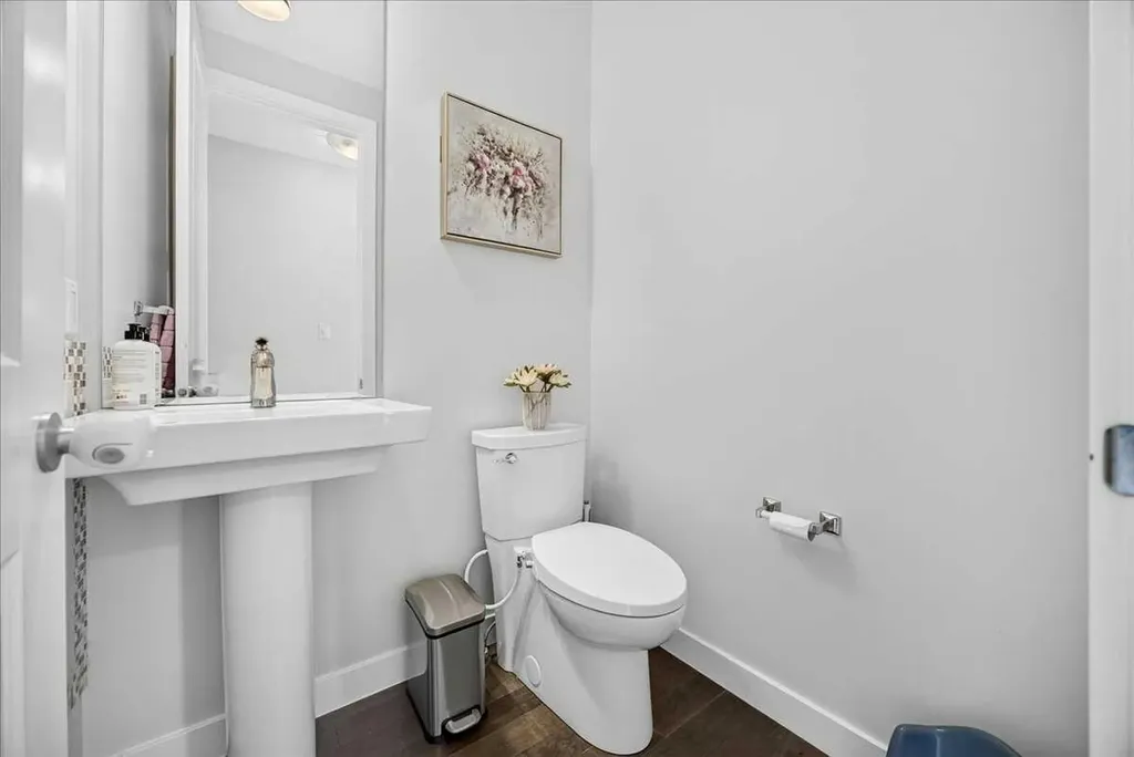 546 Sherwood Boulevard NW Calgary AB T3R 0R7