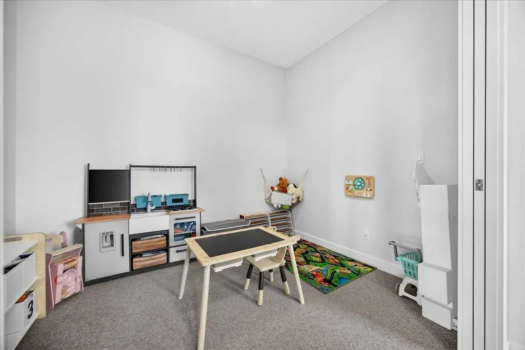 546 Sherwood Boulevard NW Calgary AB T3R 0R7