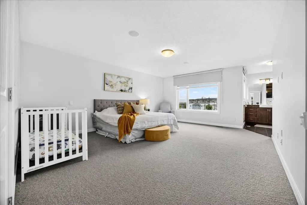 546 Sherwood Boulevard NW Calgary AB T3R 0R7
