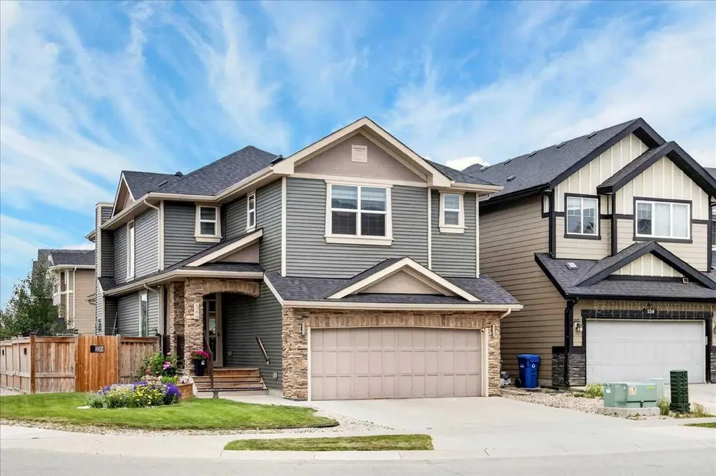546 Sherwood Boulevard NW Calgary AB T3R 0R7