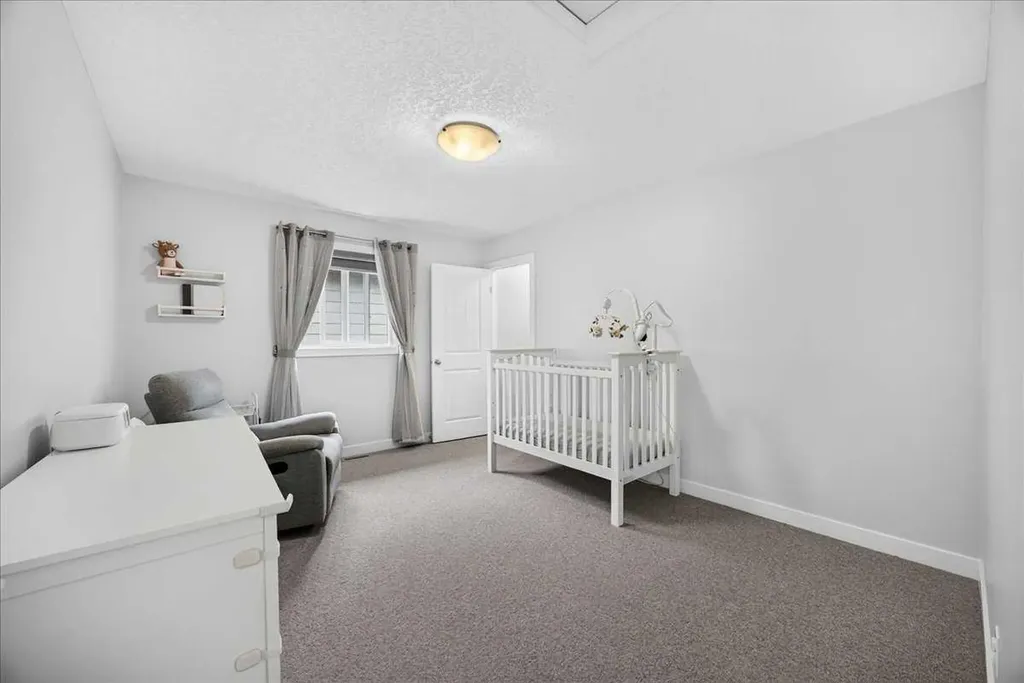 546 Sherwood Boulevard NW Calgary AB T3R 0R7