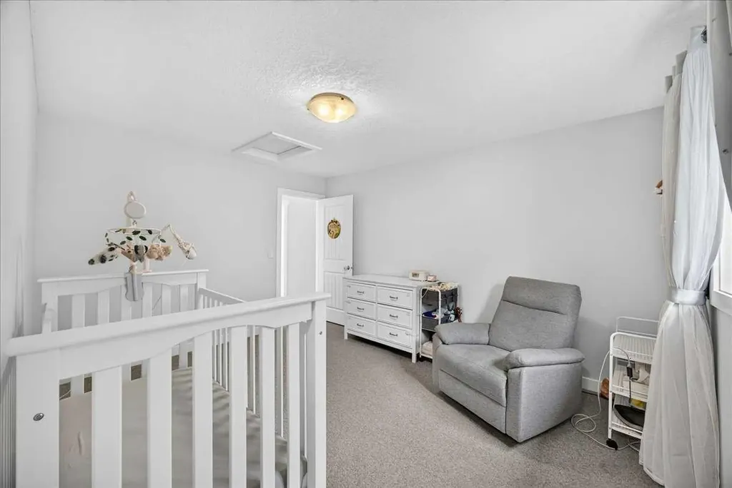 546 Sherwood Boulevard NW Calgary AB T3R 0R7