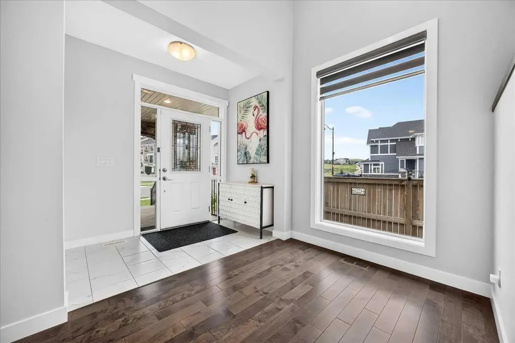 546 Sherwood Boulevard NW Calgary AB T3R 0R7