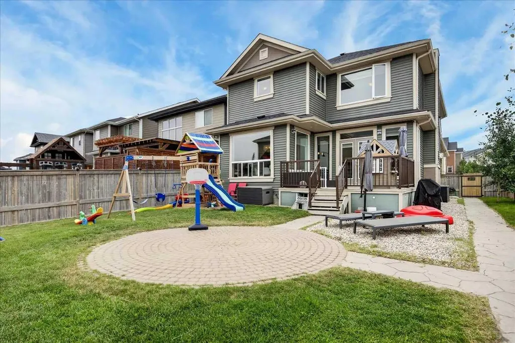 546 Sherwood Boulevard NW Calgary AB T3R 0R7