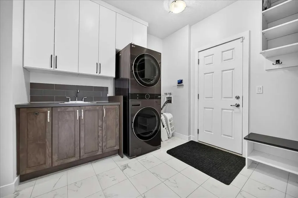 546 Sherwood Boulevard NW Calgary AB T3R 0R7